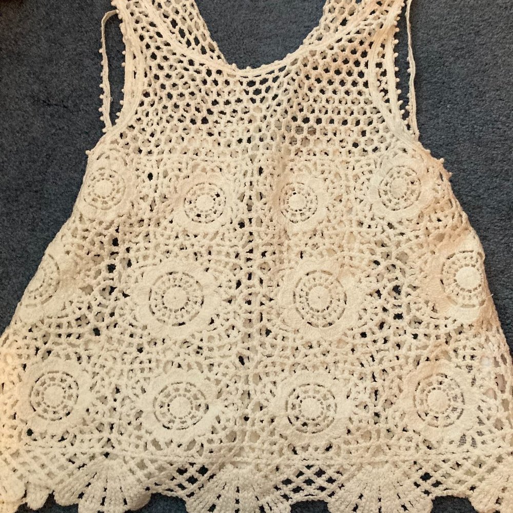 NEW W TAGS GUESS SLEVELESS  CROCHET TOP- MEDIUM/ BEIGE 69 RETAIL